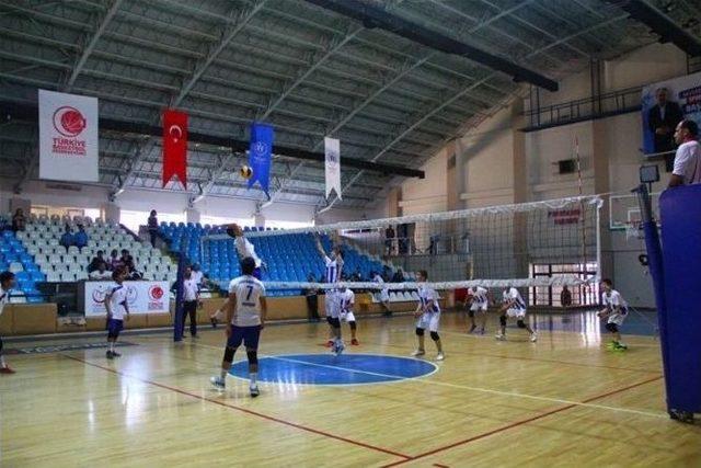 Vergi Haftası Voleybol Müsabakaları Tamamlandı