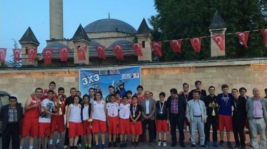 Karaman&rsquo;da 3x3 Basketbol M&uuml;sabakaları Sona Erdi