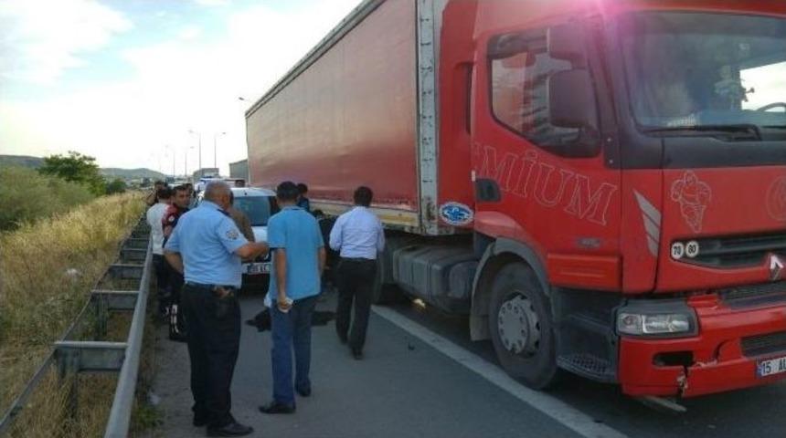 Bursa&rsquo;da Resmi Polis Ekibi&rsquo;ne Tır &Ccedil;arptı: 1 Polis Şehit