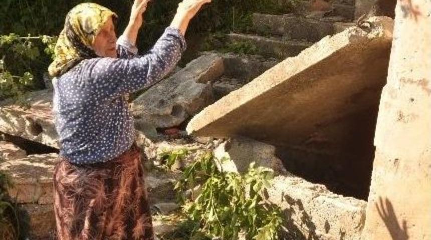 Erik Toplarken Beton Yığınının Altında Kaldı