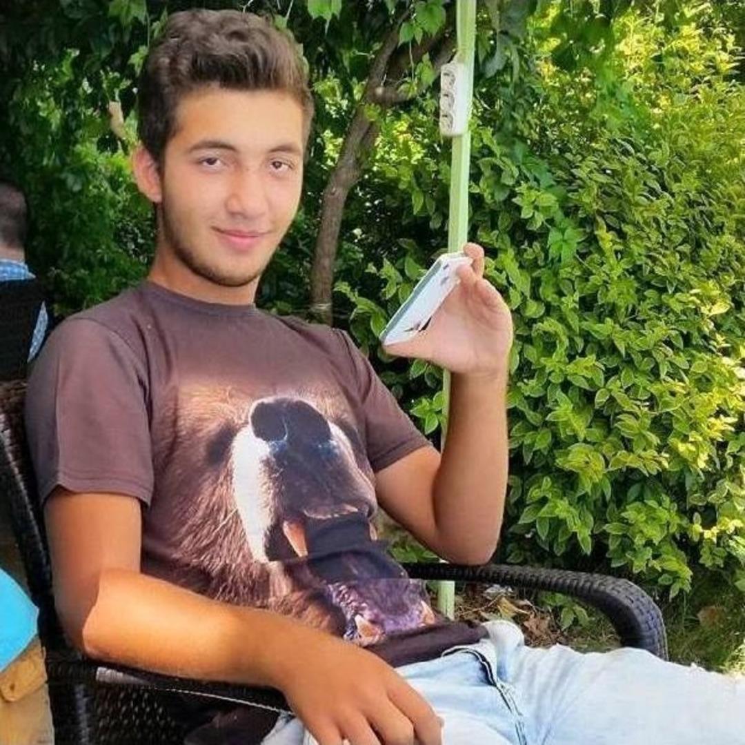 Alkoll&uuml; S&uuml;r&uuml;c&uuml;n&uuml;n &Ccedil;arptığı Liseli Gen&ccedil; G&ouml;zyaşları Arasında Toprağa Verildi