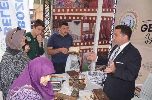Başkan Bakıcı, Boz&uuml;y&uuml;k Belediyesi Şehir Arşivi Ve M&uuml;zesi&rsquo;nin Tanıtım Standını Ziyaret Etti 1