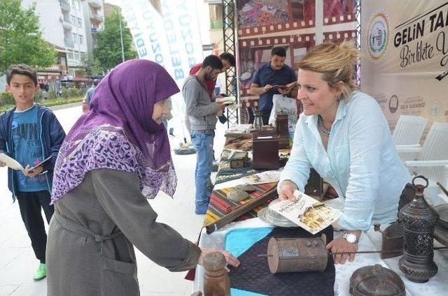 Başkan Bakıcı, Boz&uuml;y&uuml;k Belediyesi Şehir Arşivi Ve M&uuml;zesi&rsquo;nin Tanıtım Standını Ziyaret Etti 2