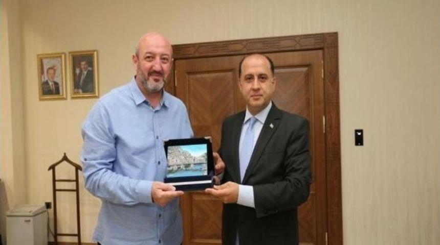 Kayseri Barosu Başkanı Kona&ccedil;&rsquo;tan Vali &Ccedil;omaktekin&rsquo;e Ziyaret