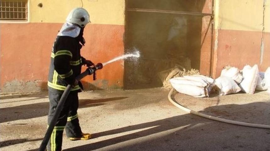 &Ccedil;uval At&ouml;lyesinde &Ccedil;ıkan Yangın Korkuttu