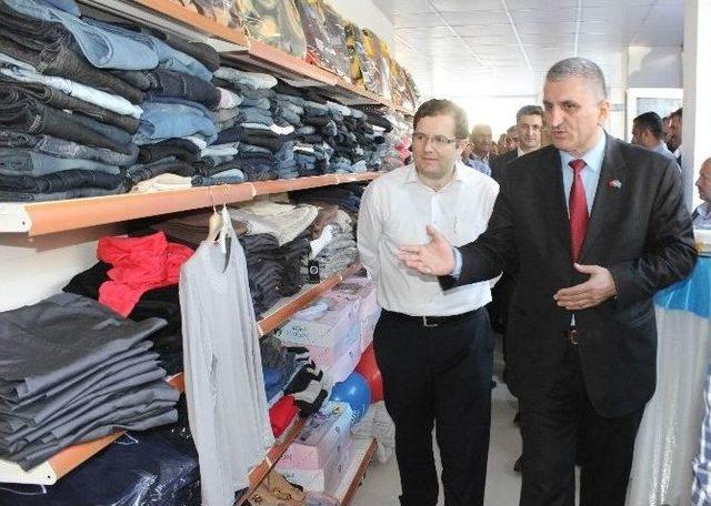 Adıyaman’da Para Geçmeyen Alışveriş Merkezi Açıldı