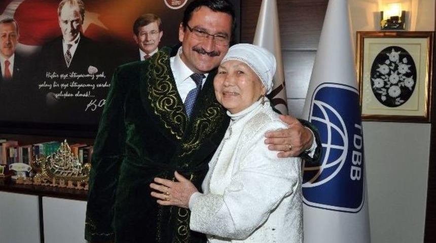 Kardeş Kazak Heyeti Ke&ccedil;i&ouml;ren&rsquo;de