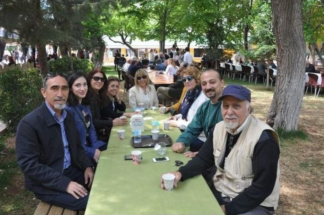 Yıllar Sonra Aynı Okulda Buluşup, Ders İşlediler