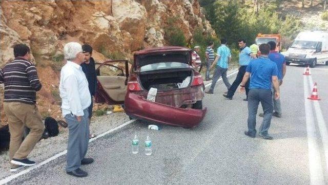Seydikemer&rsquo;de Trafik Kazası: 1&rsquo;i Ağır 3 Yaralı 1
