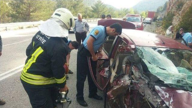 Seydikemer&rsquo;de Trafik Kazası: 1&rsquo;i Ağır 3 Yaralı 2