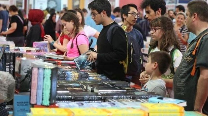 Kitap Fuarı&rsquo;nda 7 G&uuml;nde 750 Bin Kitap Satıldı