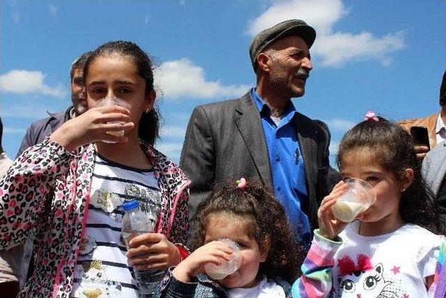 &Ouml;nce S&uuml;t Sonra Bisiklet Dağıttılar 1