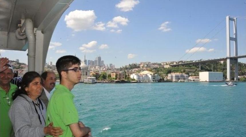 Engelliler İstanbul&rsquo;u Gezdi