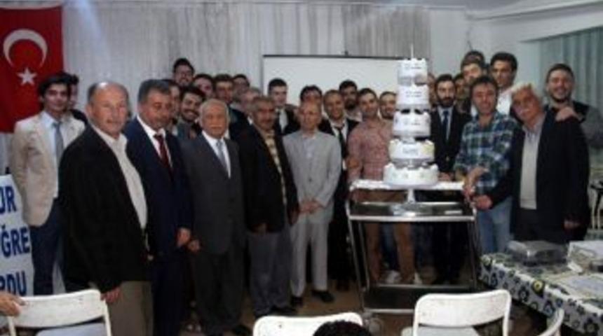 Huzur Erkek &Ouml;ğrenci Yurdu&rsquo;nda Mezuniyet Sevinci