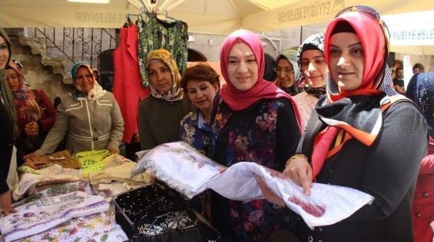 Eyy&uuml;biye Belediyesi&rsquo;nden El Sanatları Ve Giyim Sergisi