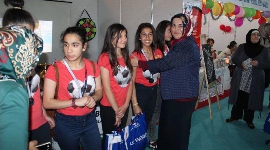 Başkan Oğuzhn, Başarılı Engelli Sporcuları &Ouml;d&uuml;llendirdi