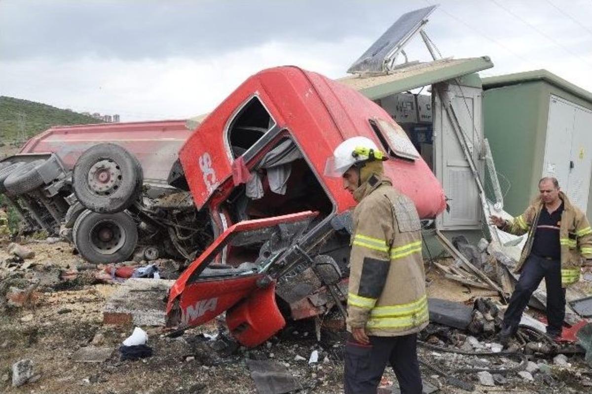 Freni Patlayan Kamyon Elektrik Trafosuna &Ccedil;arptı
