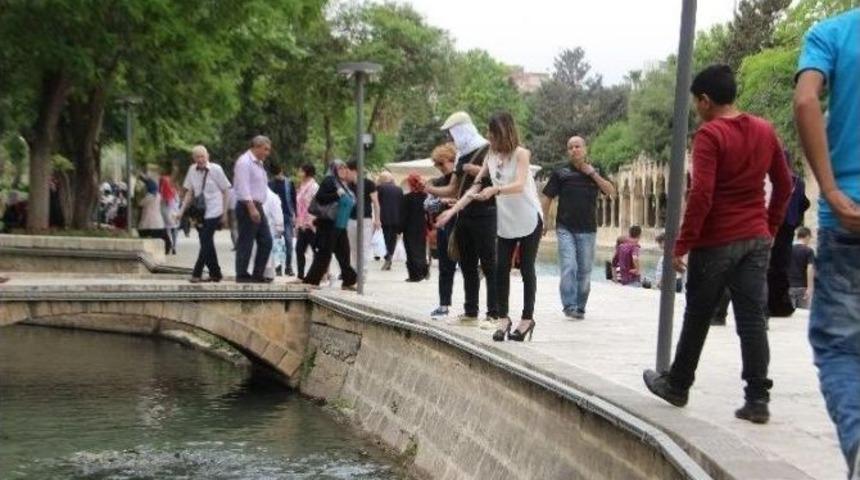 Vatandaşlar Hafta Sonunu Balıklıg&ouml;l&rsquo;de Ge&ccedil;irmeyi Tercih Ediyor