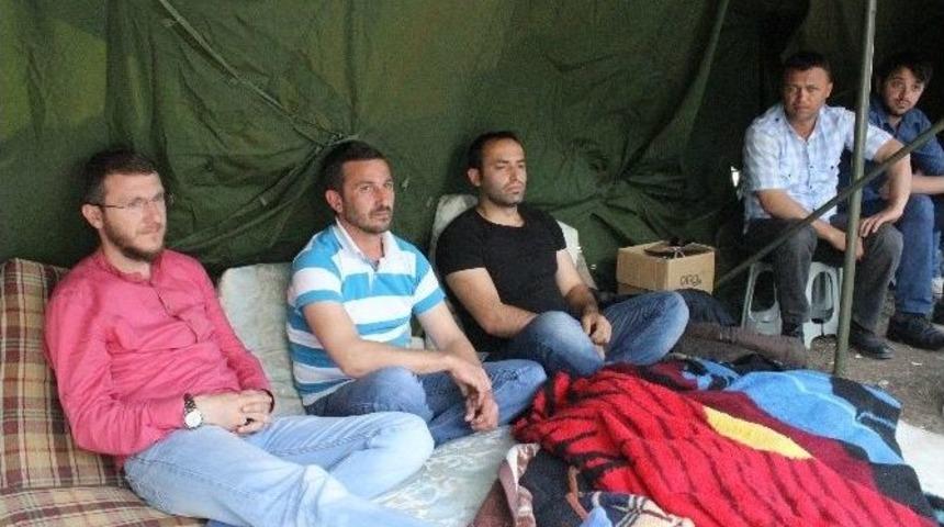 4 G&uuml;nd&uuml;r A&ccedil;lık Grevini S&uuml;rd&uuml;r&uuml;yorlar