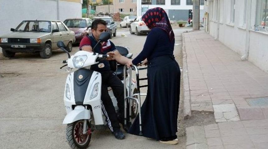 Sevda &Ccedil;i&ccedil;ekleri İle Yaşama Tutundu