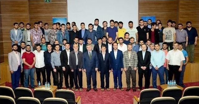 Başkan Aky&uuml;rek Gen&ccedil;lerle Tecr&uuml;belerini Paylaştı 1