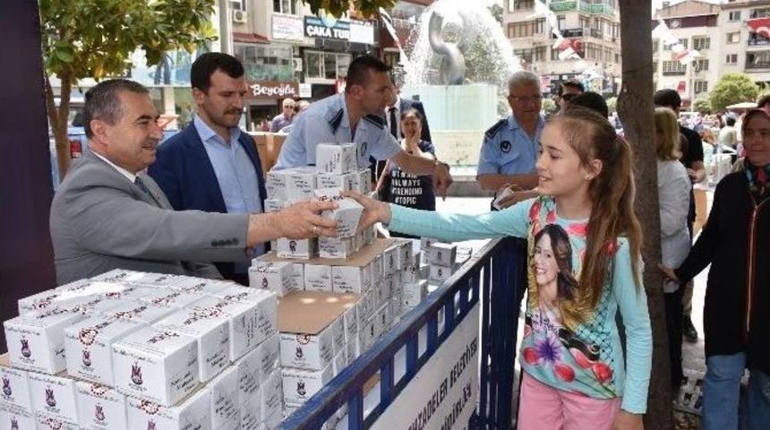 Şehzadeler&rsquo;den Vatandaşlara Kandil İkramı