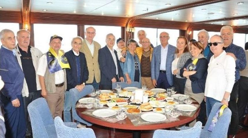 Başkan Yılmaz Lise Arkadaşlarıyla Buluştu