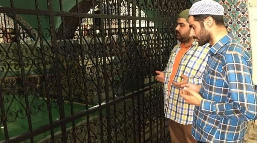 Ukkaşe Hazretlerinin T&uuml;rbesine Yoğun İlgi