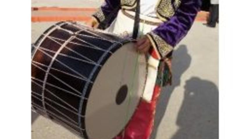 Burhaniyeli Melike Bayan Davulcu Oldu