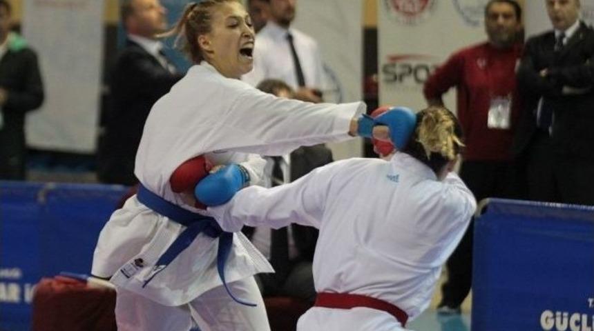 Kağıtsporlu Bayan Karatecilerden Altın Madalya