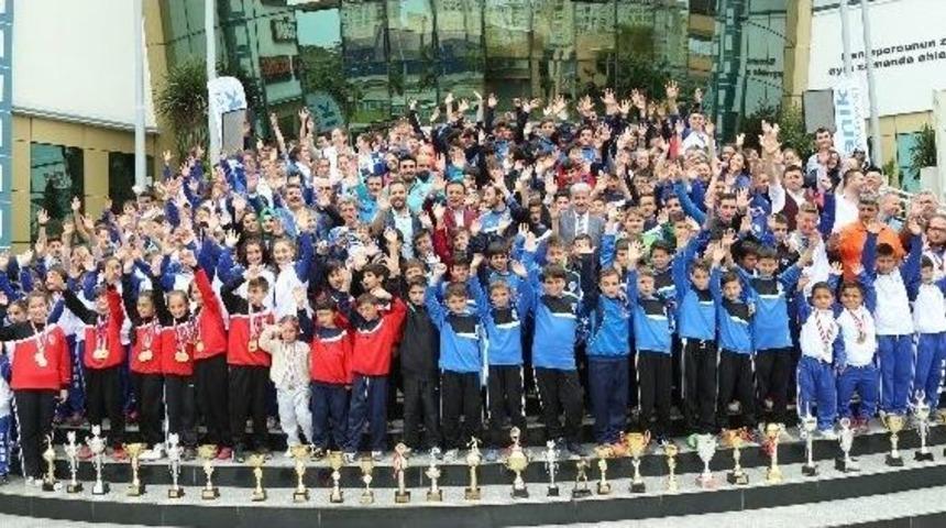 Başkan Gen&ccedil;, Sporcularla Buluştu