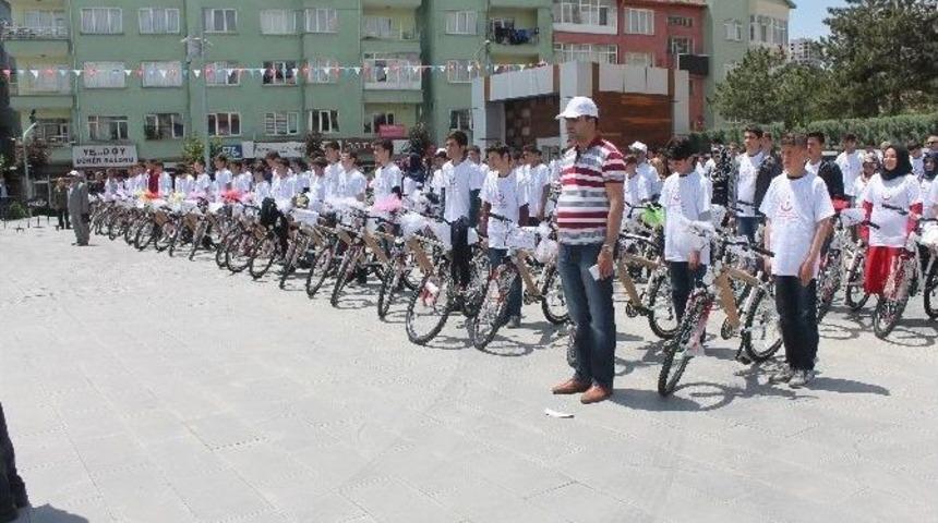 Niğde&rsquo;de 407 &Ouml;ğrenciye Bisiklet Dağıtıldı