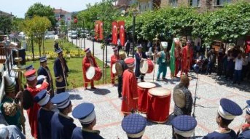 Kumlalılar Pilav G&uuml;n&uuml;nde Bir Araya Geldi