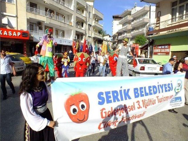3. K&uuml;lt&uuml;r Turizm Ve &Ccedil;ilek Festivali Sona Erdi 1