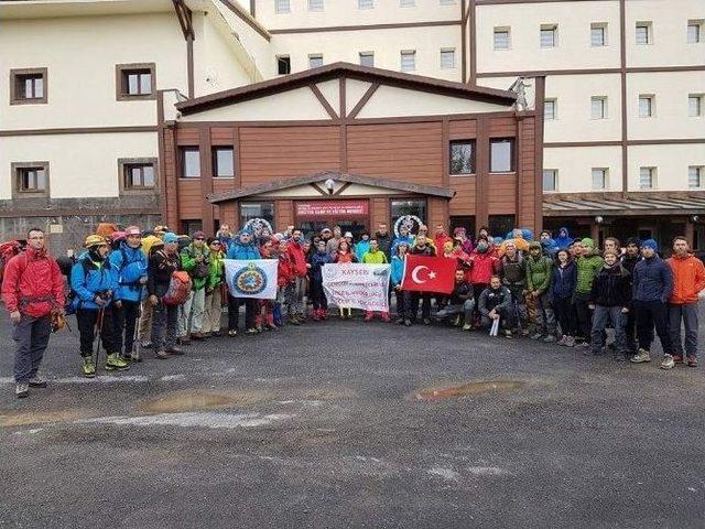 Mudosk Sporcusu Erciyes Dağı Zafer Tırmanışını Tamamladı