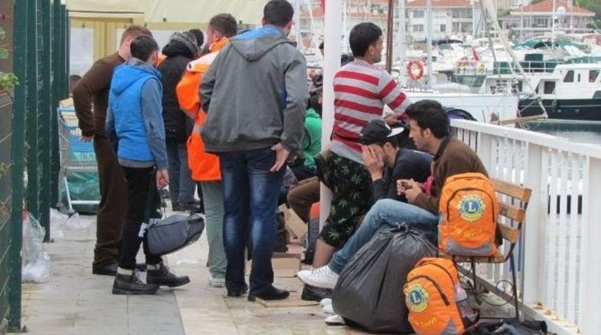 &Ccedil;eşme&rsquo;de 52 Sığınmacı Yakalandı