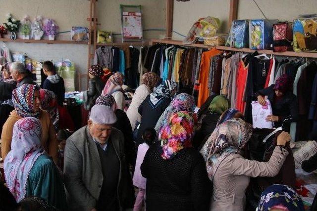 Kırka’da Öğrenci Yurdu Yararına Kermes