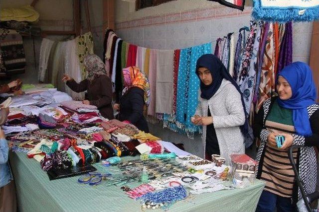 Kırka’da Öğrenci Yurdu Yararına Kermes