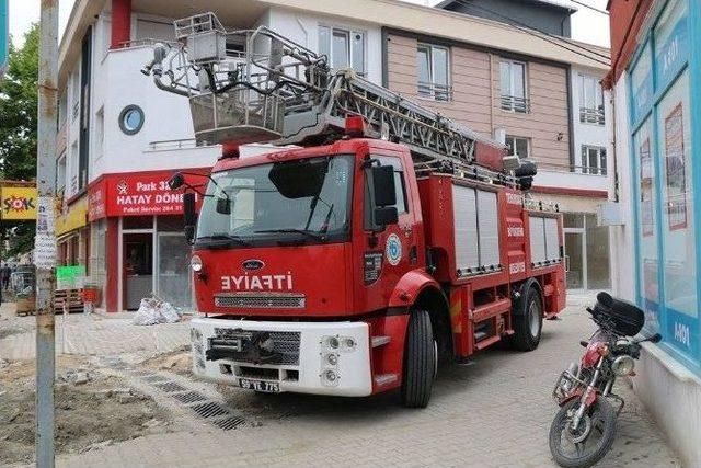 Restorantta Çıkan Yangın Mahalleliyi Sokağa Döktü