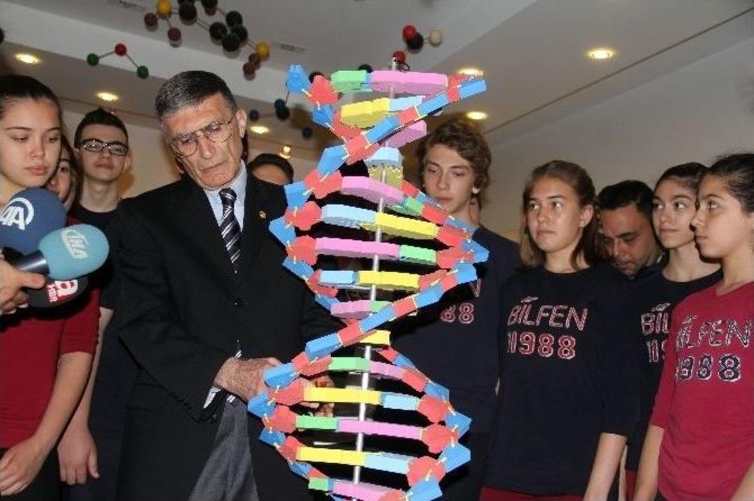 Nobel &Ouml;d&uuml;ll&uuml; T&uuml;rk Bilim İnsanı Aziz Sancar &Ouml;ğrencilerle Buluştu
