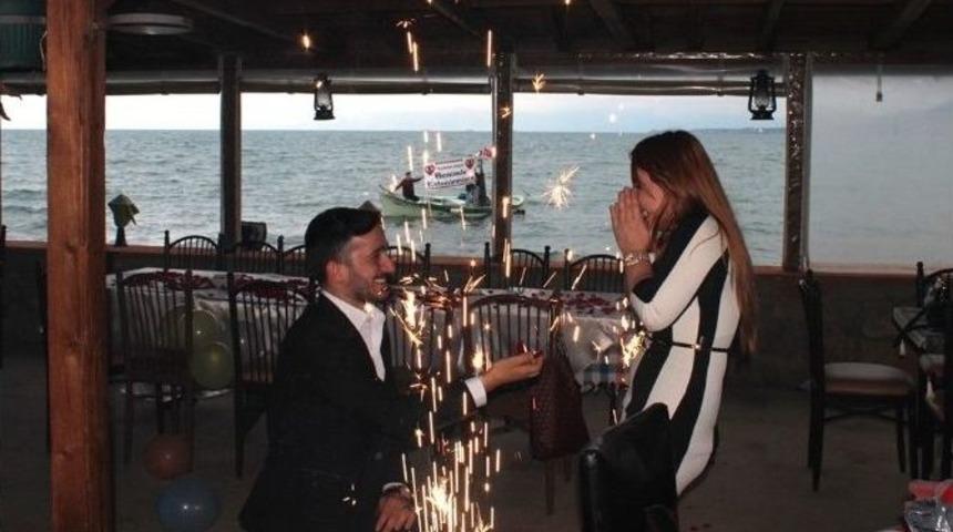 Karadenizli Damat Adayından Kayıklı Evlenme Teklifi