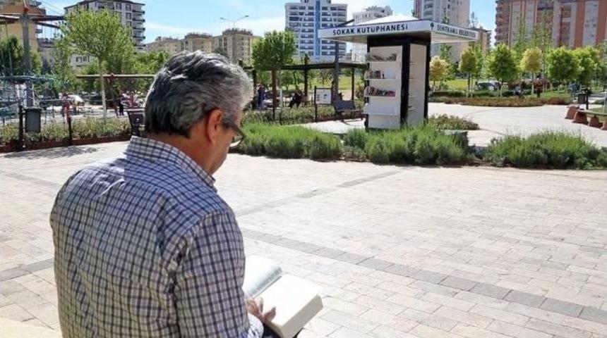 Şehitkamil Belediyesi Sokak K&uuml;t&uuml;phanesini Hayata Ge&ccedil;irdi