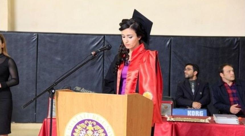 Narman Meslek Y&uuml;ksek Okulunda Mezuniyet Coşkusu