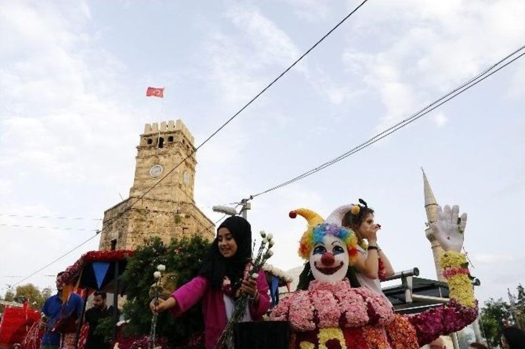 Rusya Krizine Rağmen 2 Milyon Dallık &Ccedil;i&ccedil;ek Festivali Başladı