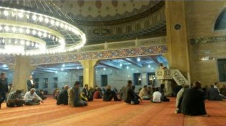 Tatvan&rsquo;da Berat Kandili Kutlandı