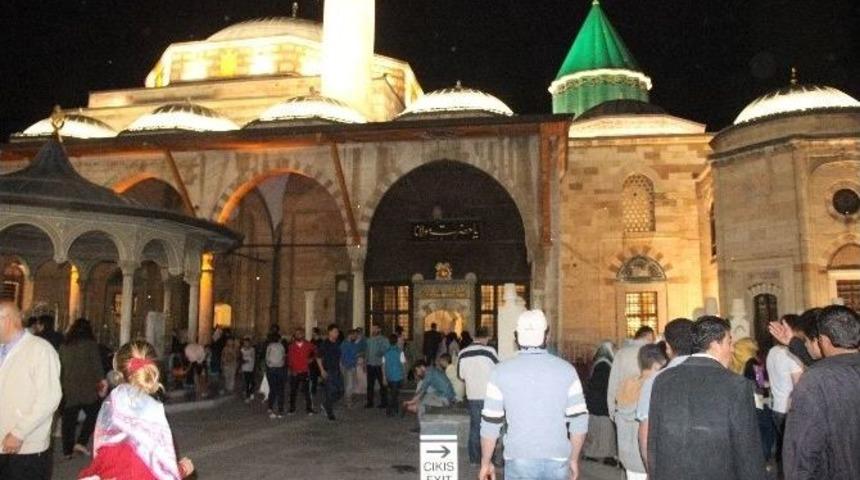 Berat Kandili&rsquo;nde Mevlana T&uuml;rbesi Doldu