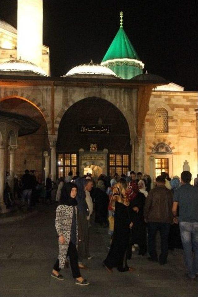 Berat Kandili&rsquo;nde Mevlana T&uuml;rbesi Doldu 2