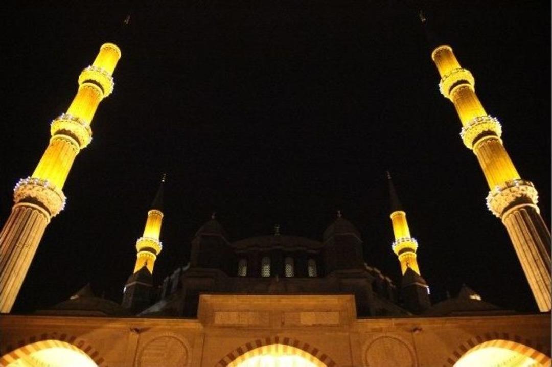 Selimiye Camii Berat Kandili&rsquo;nde Doldu Taştı