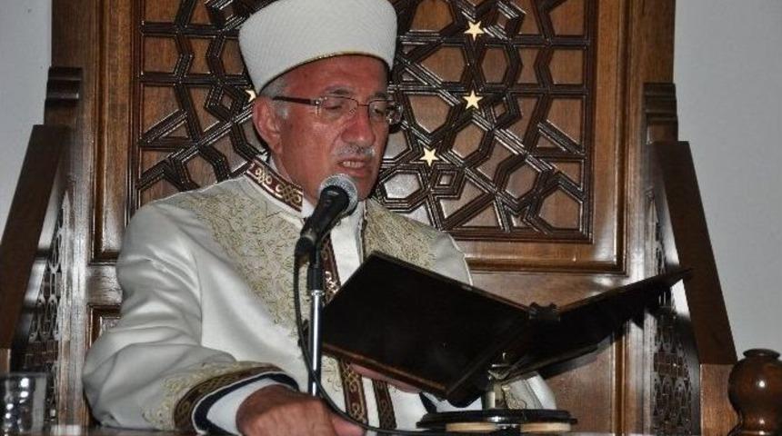 Berat Kandili&rsquo;nde Vatandaşlar Camilere Akın Etti