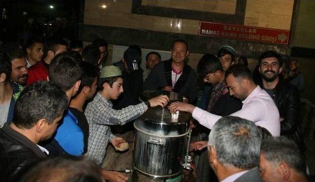 Berat Kandili&rsquo;nde Yozgat&rsquo;ta Camiler Doldu Taştı 1